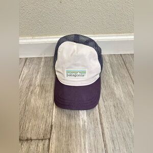 Patagonia P-6 Logo Trucker Hat White Navy Gorpcore Mesh Back Snapback Cap